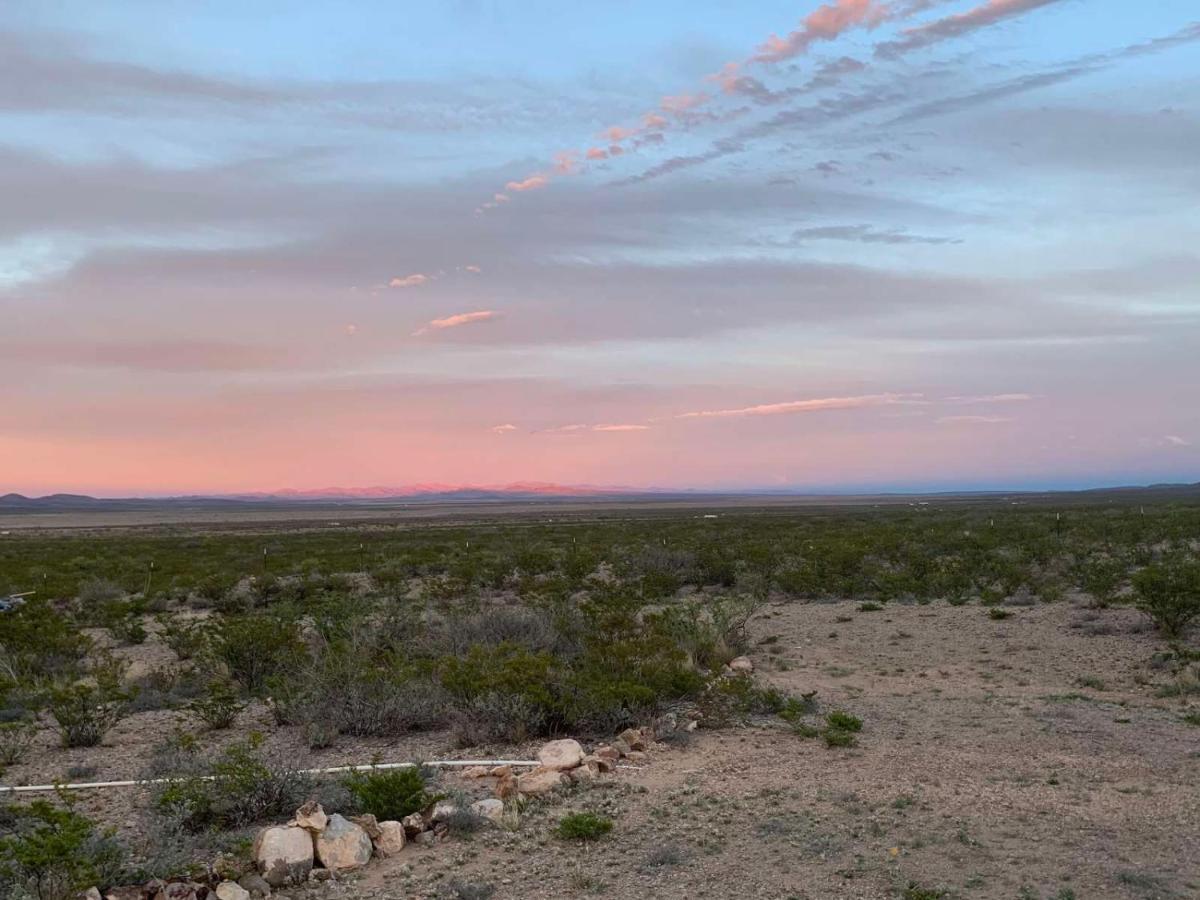 Camping At Desert Gardens Oasis In Lobo, Tx Van Horn Bagian luar foto