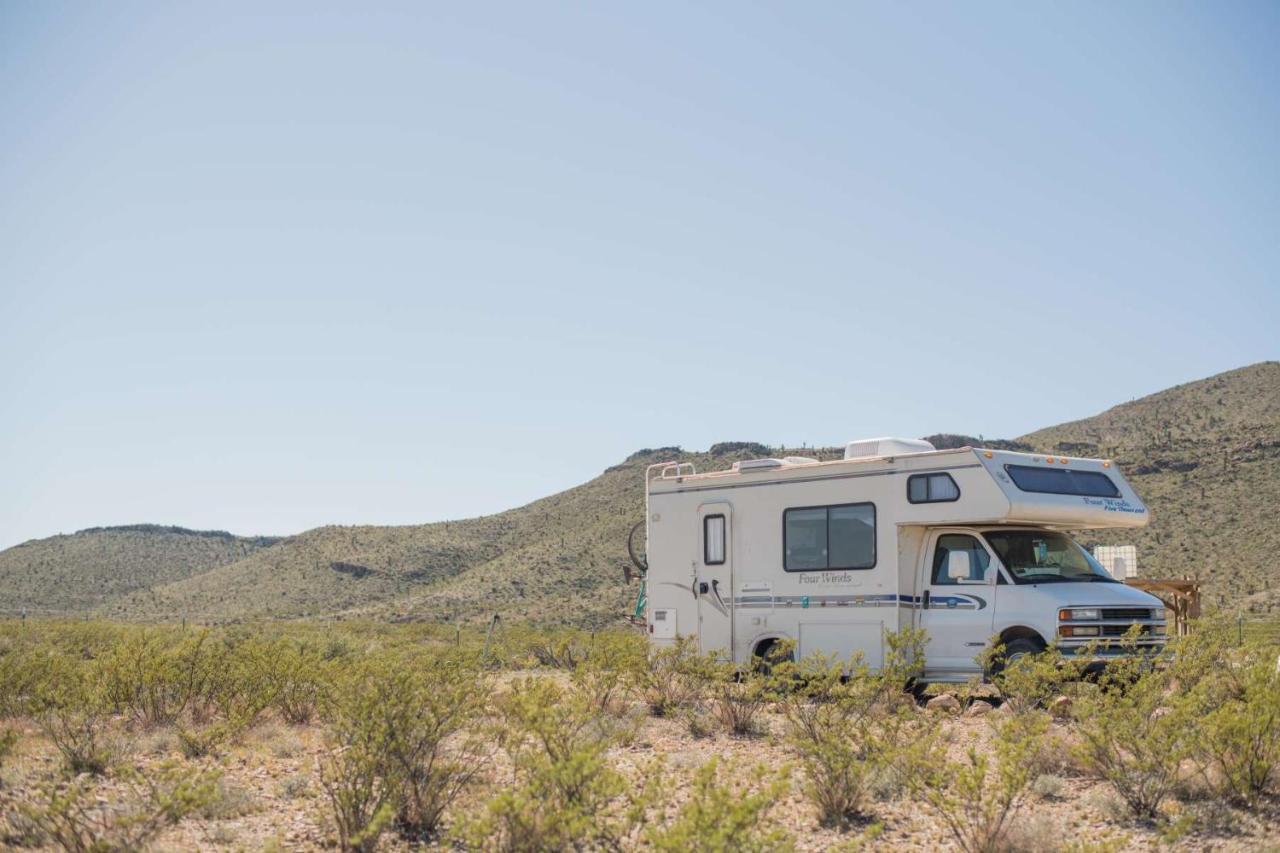 Camping At Desert Gardens Oasis In Lobo, Tx Van Horn Bagian luar foto