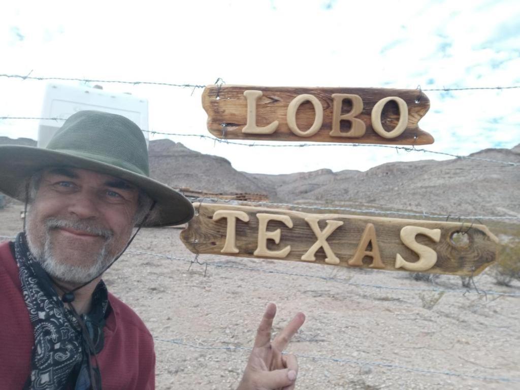 Camping At Desert Gardens Oasis In Lobo, Tx Van Horn Bagian luar foto