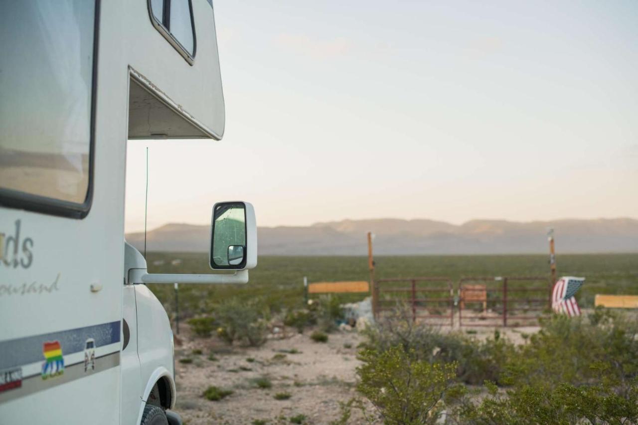 Camping At Desert Gardens Oasis In Lobo, Tx Van Horn Bagian luar foto